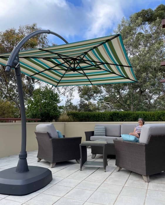 AG28 Cantilever Market umbrellas 3×3 square